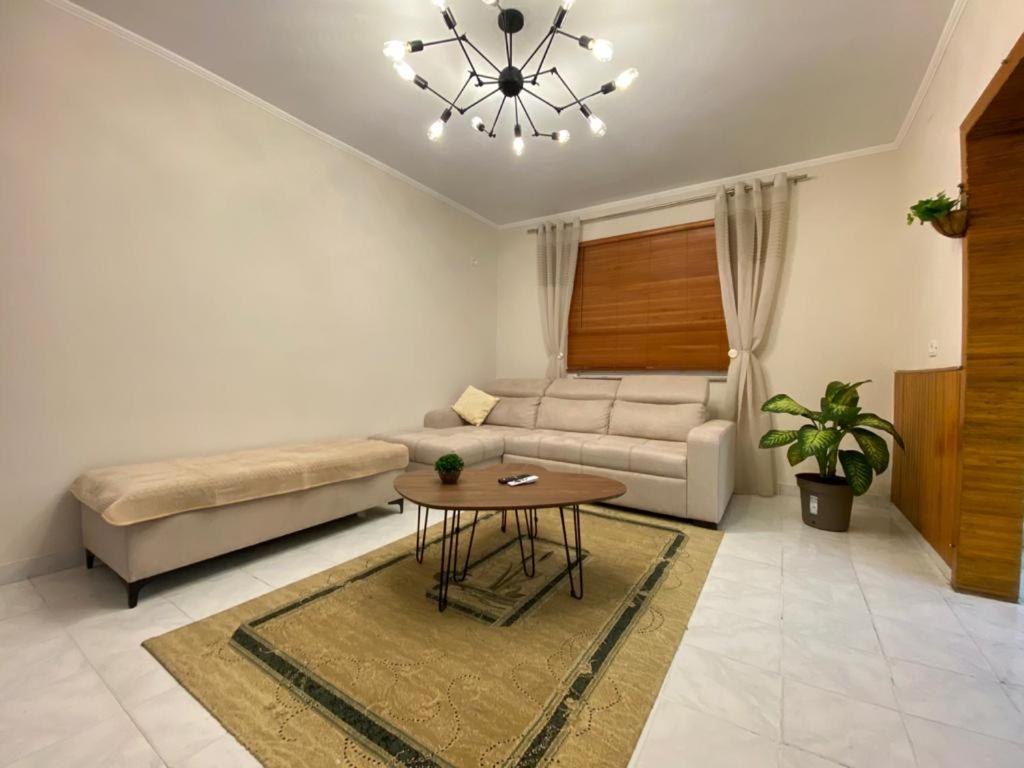 Lucas Apartment 地拉那 外观 照片